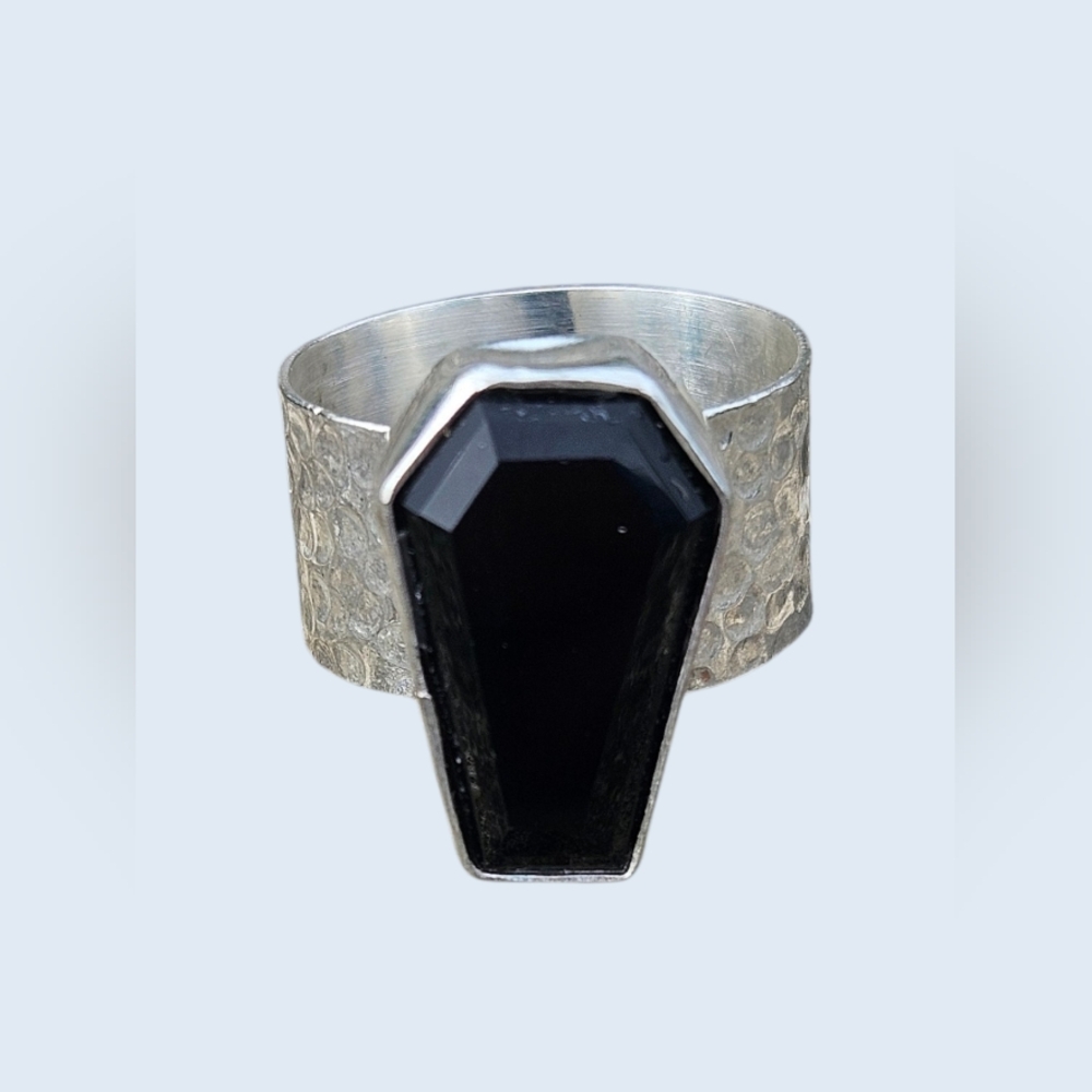 NWT BLACK ONYX COFFIN RING WITH HAMMERED BAND
